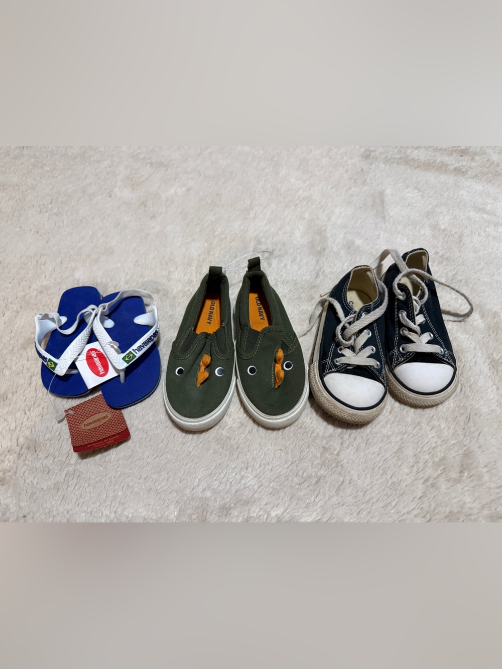 Toddler Boy Shoes & Slippers Bundle (Size 7) - Havaianas, Converse, Old Navy